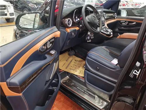 2019款奔驰V260顶级豪华商务令人瞩目