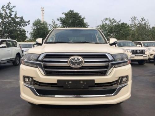 19款酷路泽4000GXRGT现车报价提送装饰