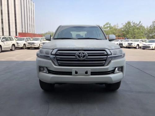 19款酷路泽4.0丐版带冰箱港口现车降价