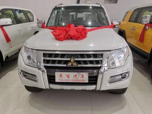 2019款三菱帕杰罗金标顶配双差进口山猫