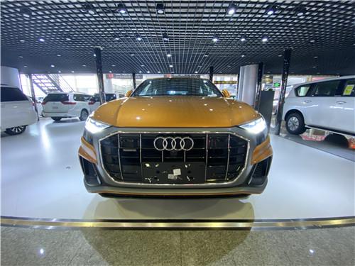 2020款奥迪Q8港口现车预定优惠5万畅销