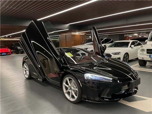 进口21款迈凯轮GT黑/红 卓越的操控性