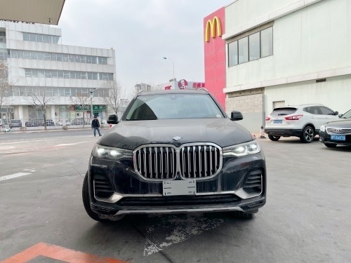 22款宝马X7舒适驾驶现车价格优惠9万元