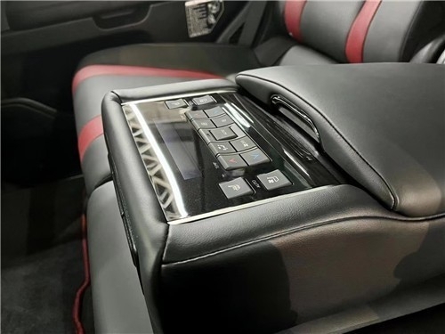 2021款雷克萨斯LX570年末降价豪礼送