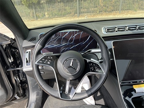 2022款奔驰S580 新车到港首付50万提车