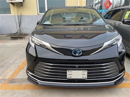 2022款丰田塞纳2.5L两驱标配40万起出售