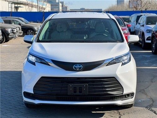 2022款丰田塞纳2.5混动最新优惠报价37万