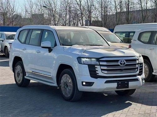 2022款全新3.5T陆巡LC300 售价90多万起