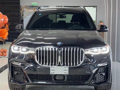 2022款宝马X7现车 劲爆价88万起