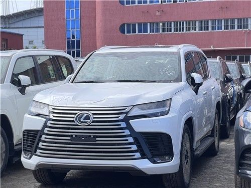 2022款雷克萨斯LX600内饰实拍港口报价