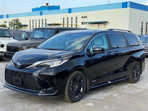 2022款丰田塞纳油电混2.5商务40万起售