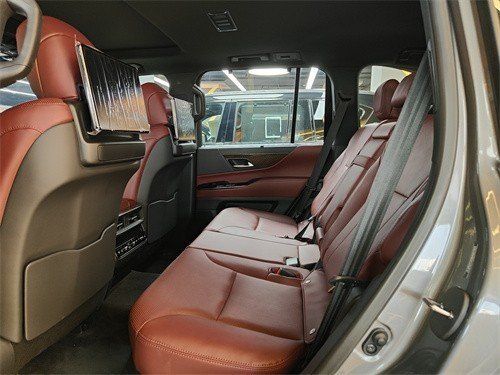 2022款雷克萨斯LX600 金秋劲促195万起