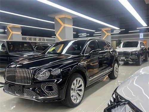 2023款宾利添越雅度版新车到店典雅设计