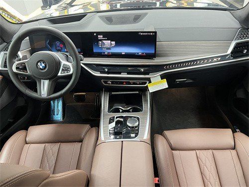 20万首付提23款宝马X7 新款车型开回家