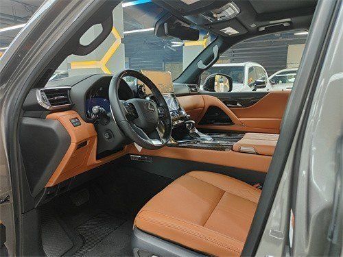 2022款雷克萨斯LX600四座版报价200万起