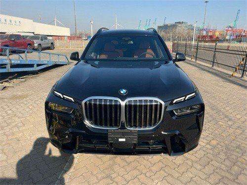 23款宝马X7天津港口现车90万起售可按揭