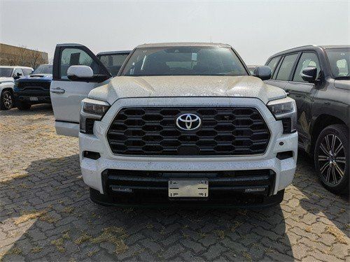 丰田红杉铂金版再降价 祼车175万可分期