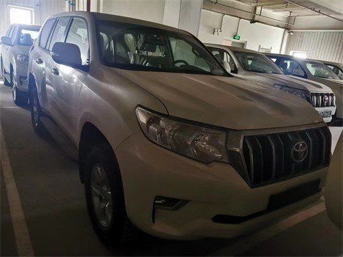 23款丰田霸道4000国六B现车内部价65万