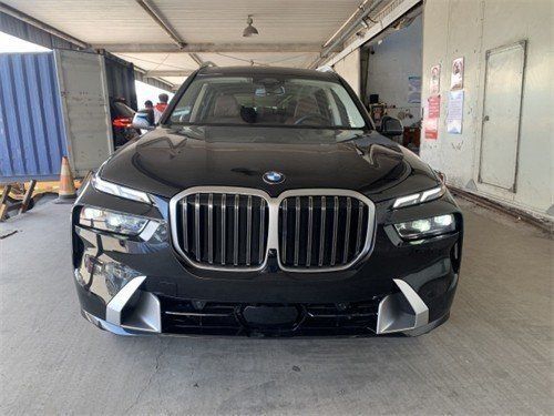 全新2023款宝马X7美版标准版现车90余万