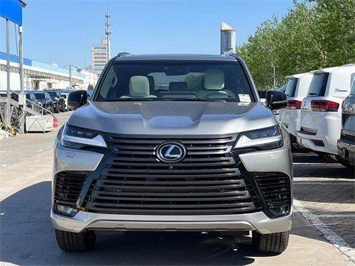 2023款雷克萨斯LX600 最低报价150万起