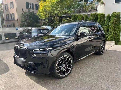 2023款宝马X7豪华SUV港口现车90万起