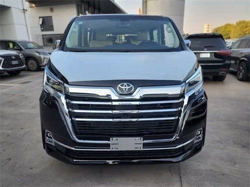 23款丰田格兰维亚2.8柴油3.5汽油62万起