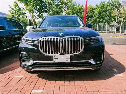 2022款宝马X7加版现车80万起 同级标杆