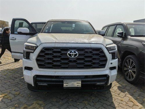 23款全新丰田红杉天津港购车优惠20万起