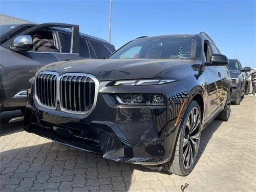 2023款宝马X7 港口现车80几万大幅促销