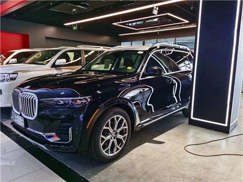 2022款宝马X7 港口现车可提80多万起