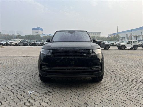 23款路虎揽胜行政135万可分期 当之无愧