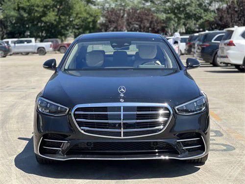 23款奔驰S500国六特价 轿车领域舒适标杆