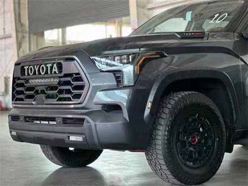 23款丰田红杉SUV对比酷路泽3.5会怎么选