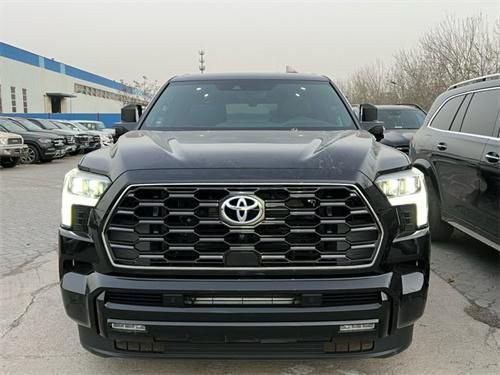 24款丰田红杉3.T混动铂金港口年末优惠