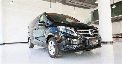 2022款进口奔驰V250商务车动力性能强悍