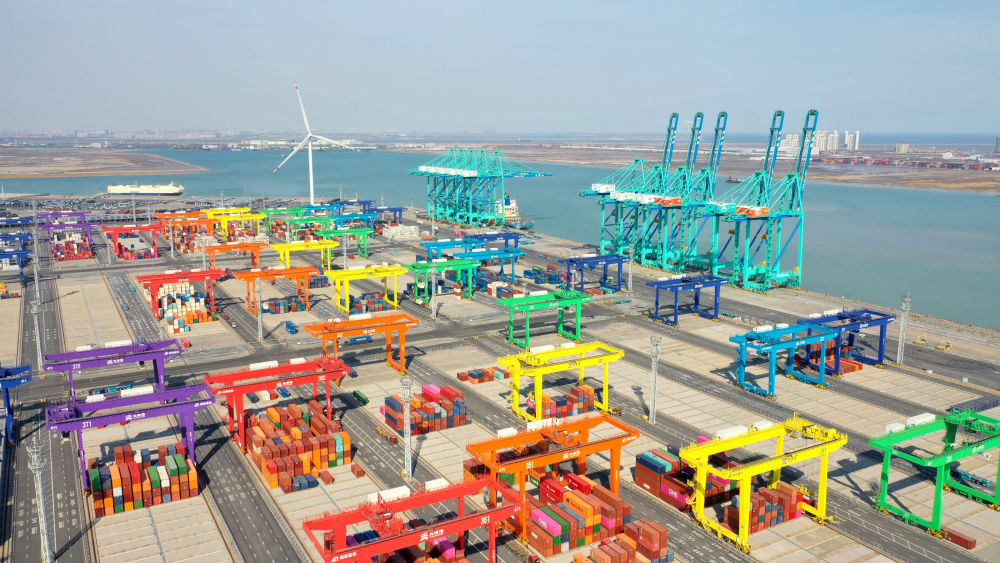 这是天津港全物联网集装箱码头。资料照片
