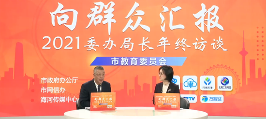 天津市委教育工委常务副书记、市教委主任荆洪阳(左)