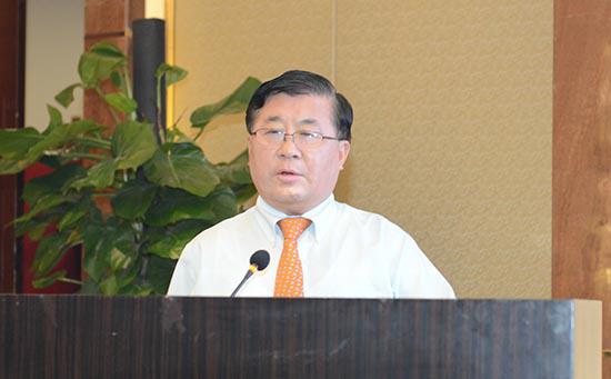 张运院士在会上介绍通心络干预颈动脉斑块循证临床研究的结果