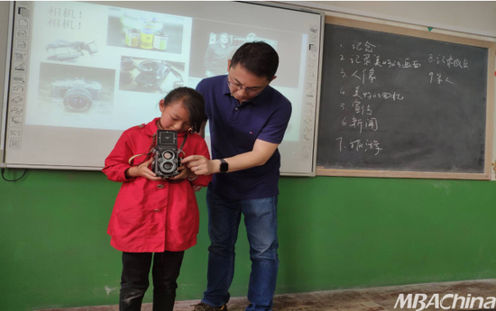 2018级徐喆老师教学生使用相机