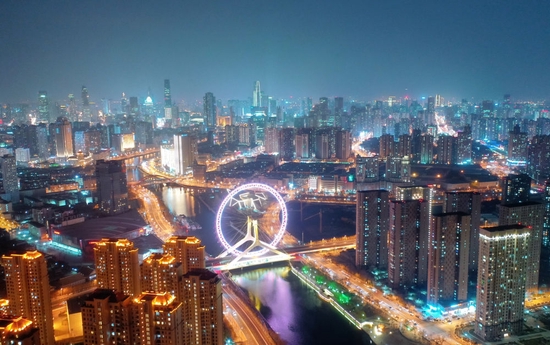 ↑天津永乐桥夜景 。