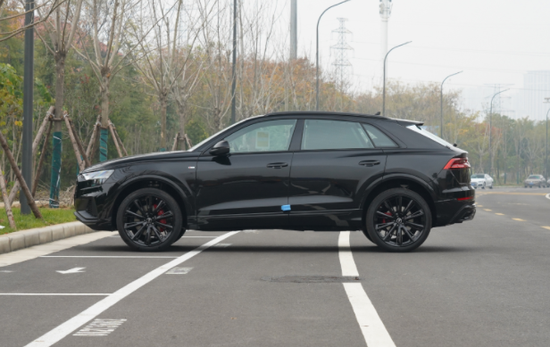 2022款奥迪Q8平行进口最新配置价格67万