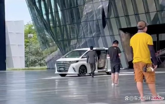 24款丰田埃尔法现车随时提港口最新售价