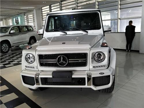 2017款奔驰G63白色经典款纯洁又帅气