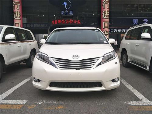 2017款丰田塞纳四驱商务车V6发动机