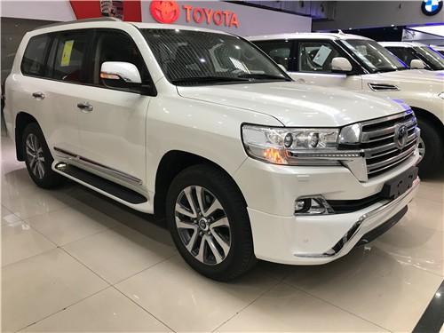 18款丰田兰德酷路泽5700中东版低配93万