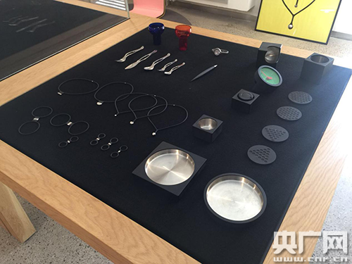 黑川雅之在巷肆的工作室陈列着他的工业设计产品