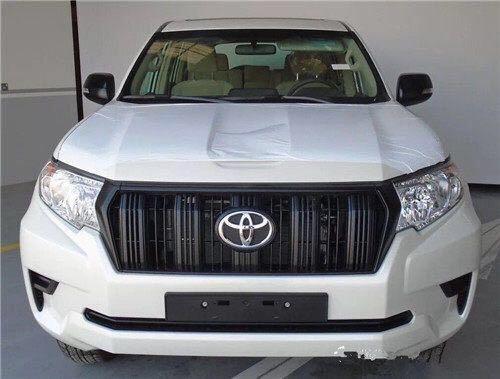 18款丰田霸道2700中东版震撼坐落天津港