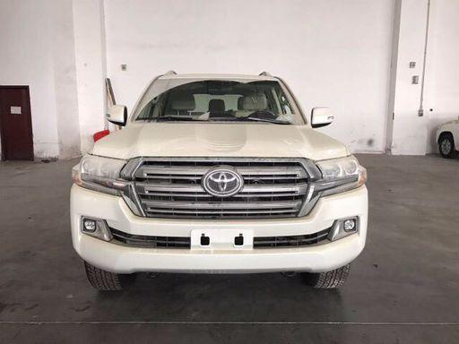 2017款丰田酷路泽4000 十足动力震撼出击