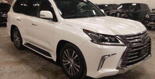 17雷克萨斯LX570与老款相比有不少的变化