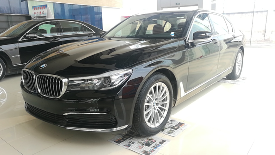 17款宝马730Li 2.0T后驱豪华座驾显身份
